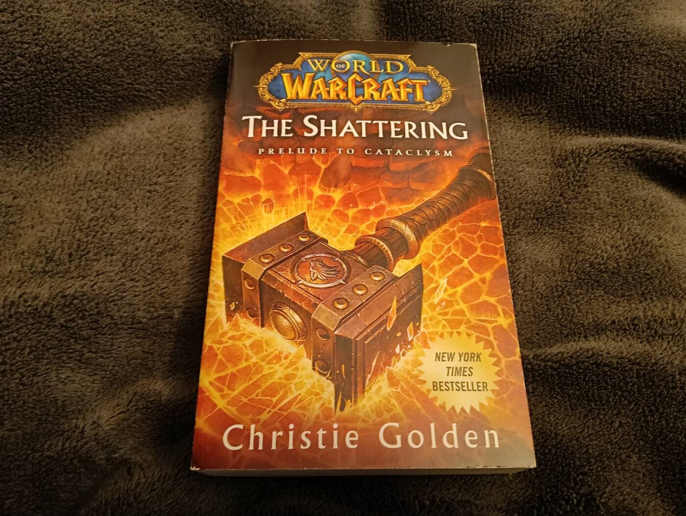 Zdjęcie przedstawiające książkę The Shattering