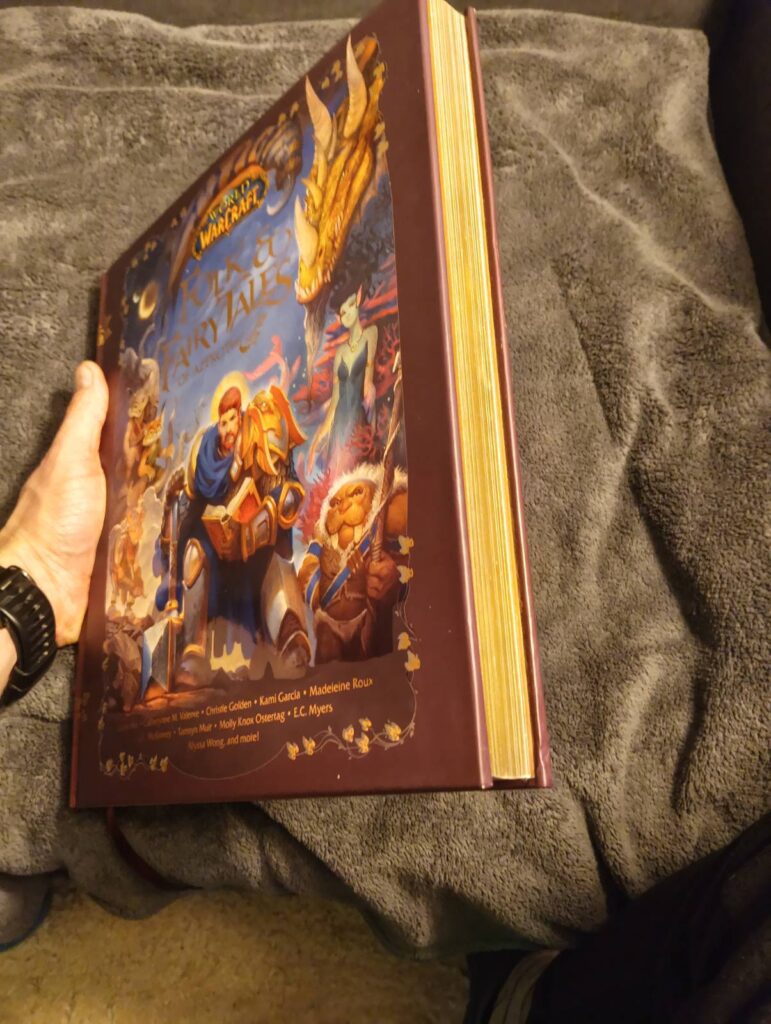 Grzbiet stron książki Folk & Fairy Tales of Azeroth
