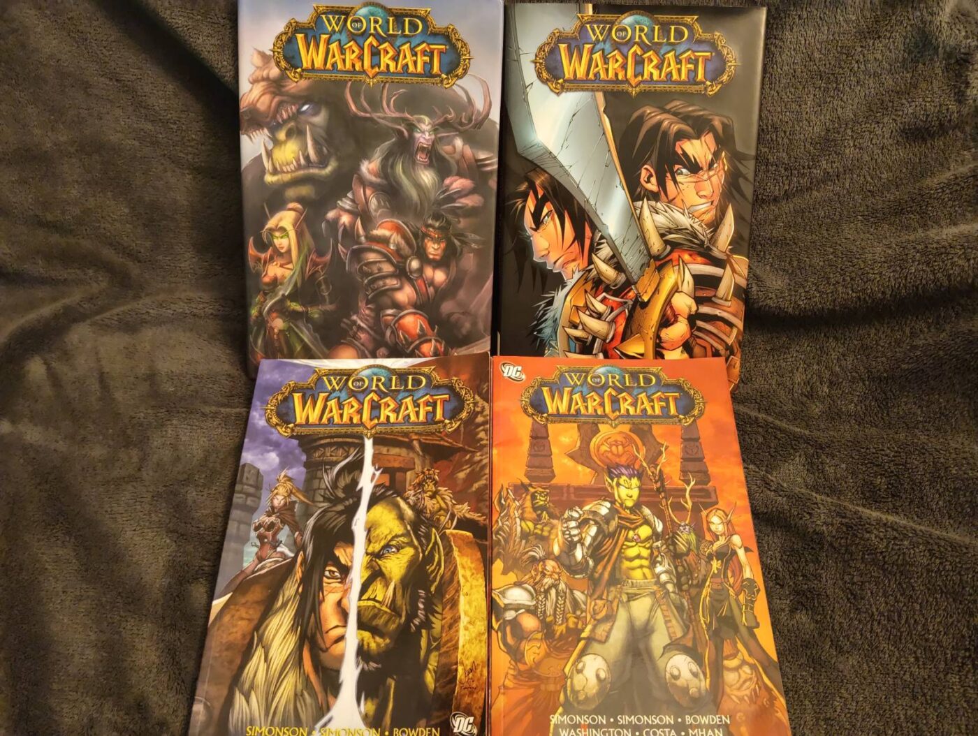 Zdjęcie przedstawiające okładki 4 tomów World of Warcraft: The Comic
